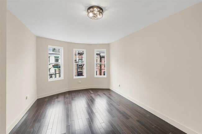 Building Photo - 135 3rd St
