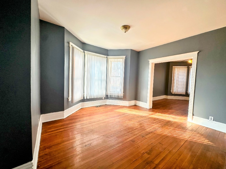 Building Photo - 10921 S Wabash Ave