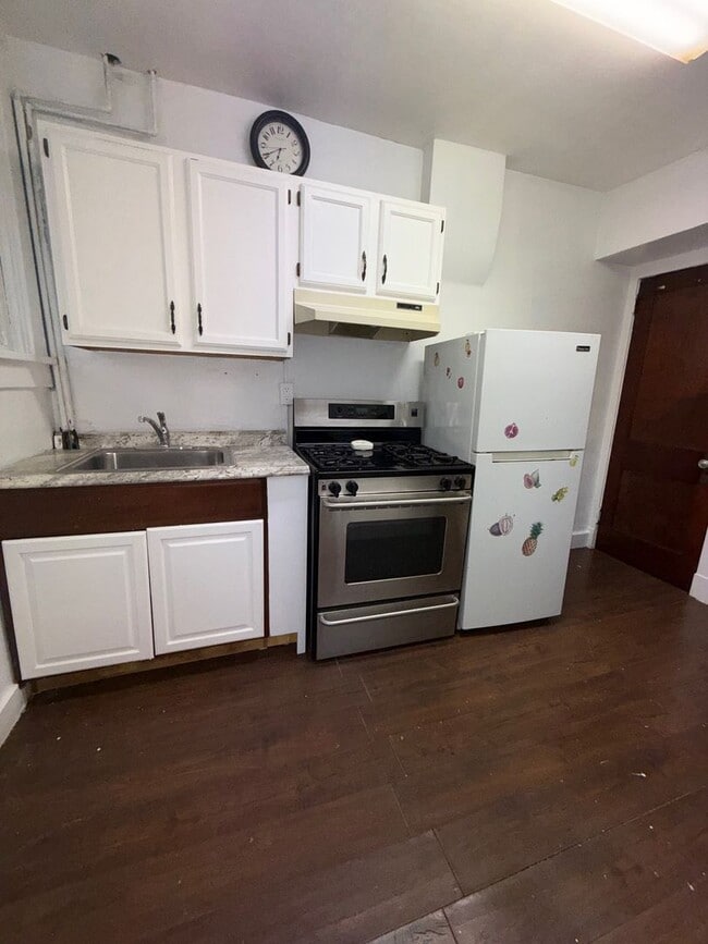 Building Photo - 105 Court St