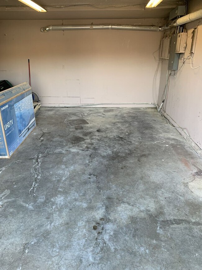 Building Photo - Gary Apartments | Two Bedroom Townhouse Un...