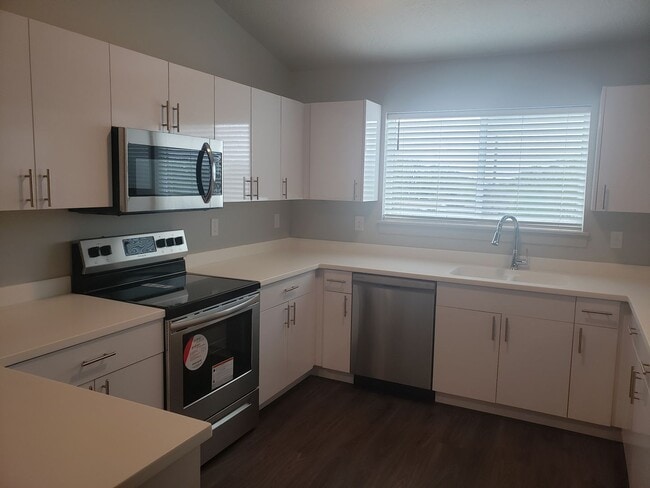 Primary Photo - 2 Bedroom 1 Bath in Springville