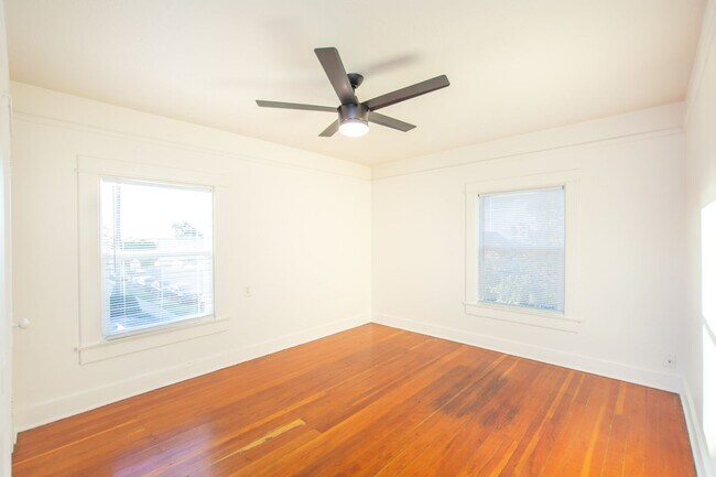Building Photo - Charming 1-Bed/1-Bath Corner Unit One Block from the Heart of Barrio Logan!