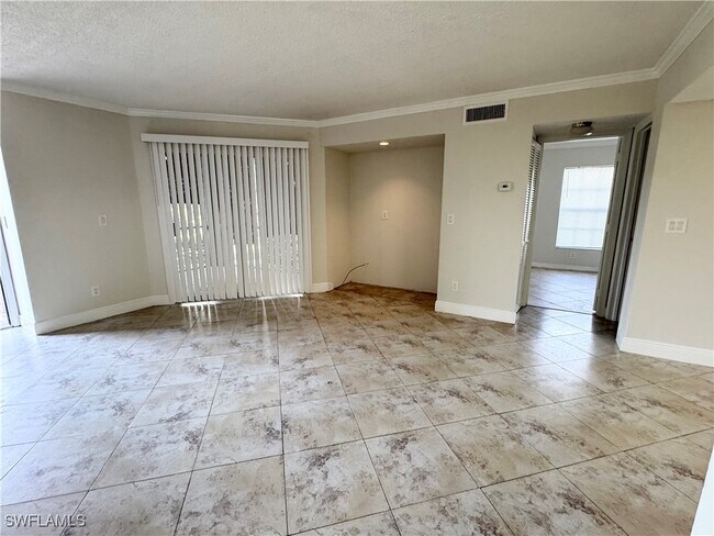 Building Photo - 169 Santa Clara Dr