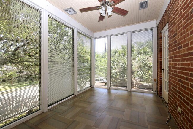 Building Photo - 2301 Sunset Blvd