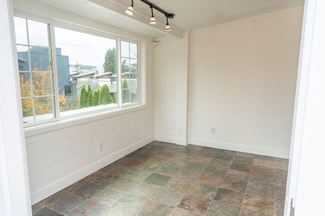 Building Photo - 4Bd/2.5Ba Seattle House