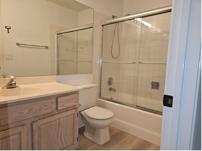 Building Photo - 519 Woodcrest Dr