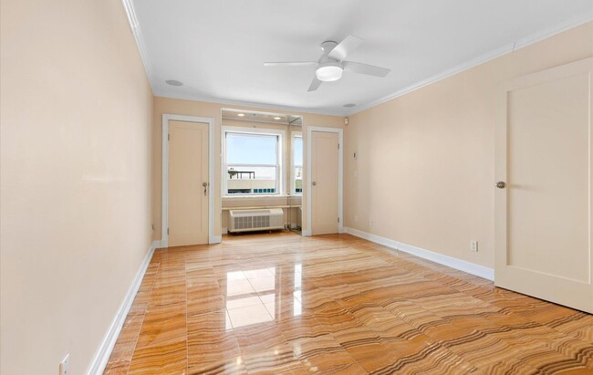 Building Photo - 360 shore Rd