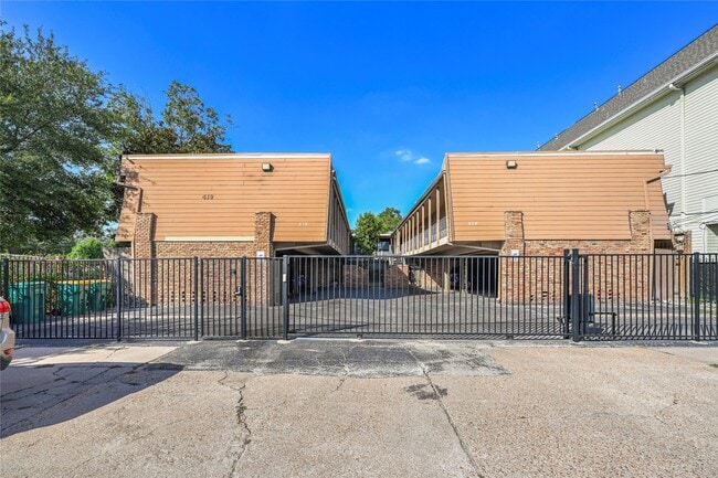 Building Photo - 419 Marshall St