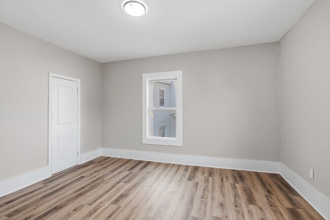 Building Photo - 834 Worthington St