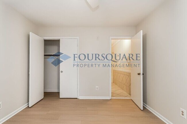 Building Photo - FRESHLY UPDATED CONDO in a PRIME RALEIGH LOCATION! 2 Bed w/ 2 en suite Bathrooms