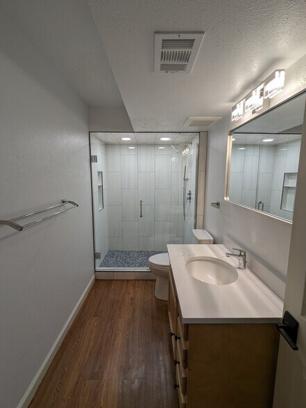 Lower Level Bath - 525 Manhattan Dr