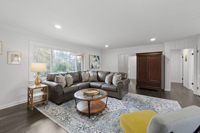 Building Photo - 743 Lancaster Rd