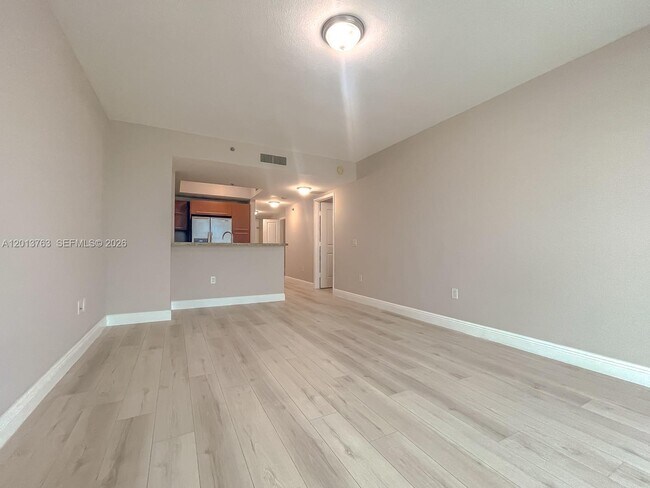 Building Photo - 2681 N Flamingo Rd