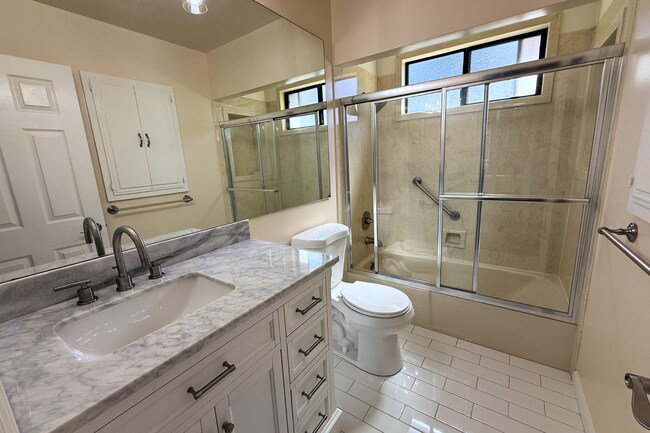 Building Photo - Beautifully Remodeled 4-Bedroom Home with Bonus Family Room & Large Private Yard in South San Fra...