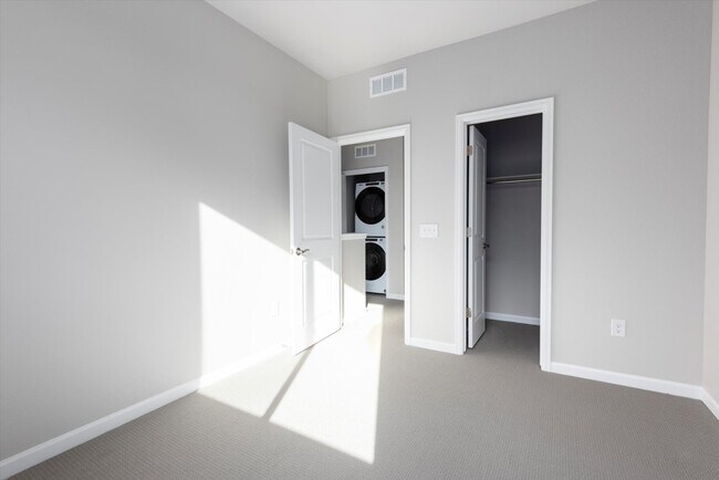 Building Photo - 1330 Hoyt St