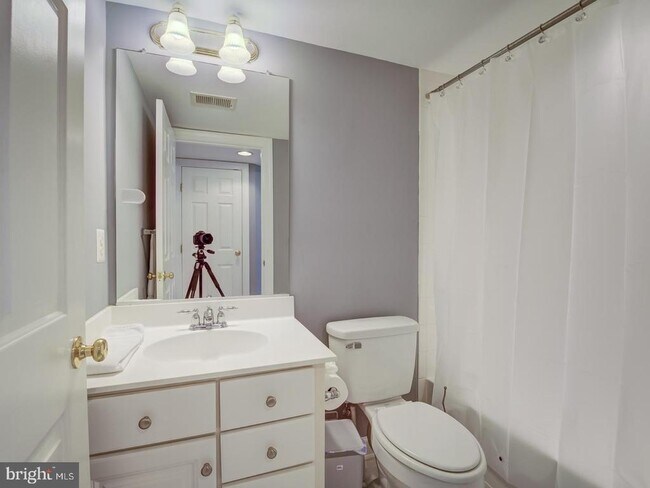 Building Photo - 8410 Chaucer House Ct