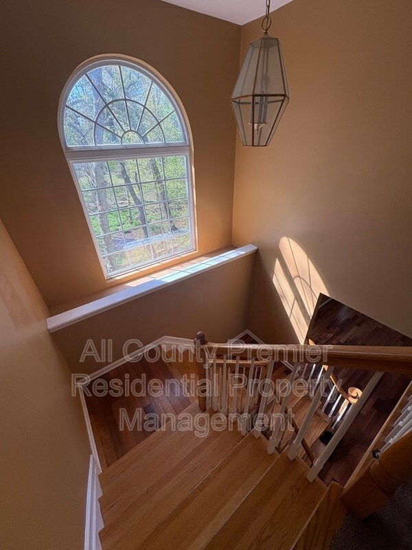 Building Photo - 74 Oxford Ct