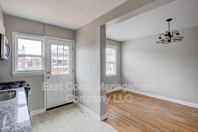 Building Photo - 2233 Graythorn Rd
