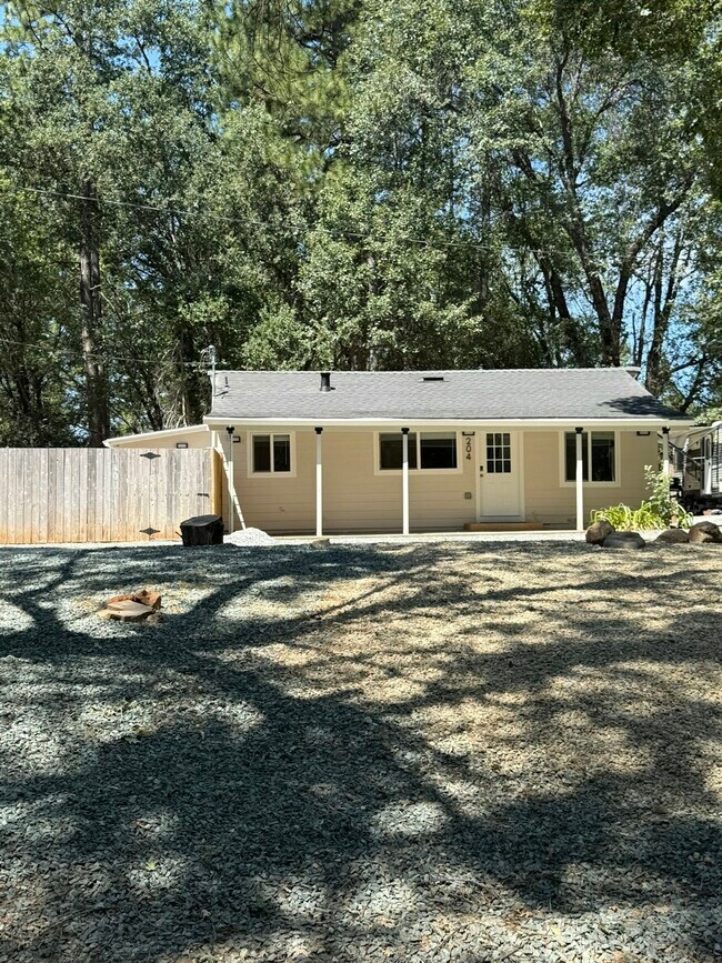 Building Photo - 204 Lambert Ln