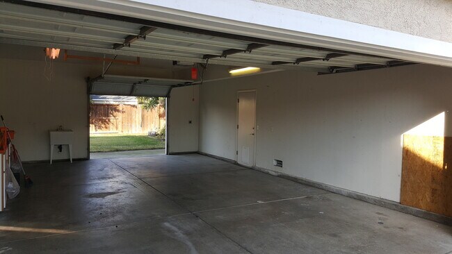 Building Photo - 267 W Springer Dr