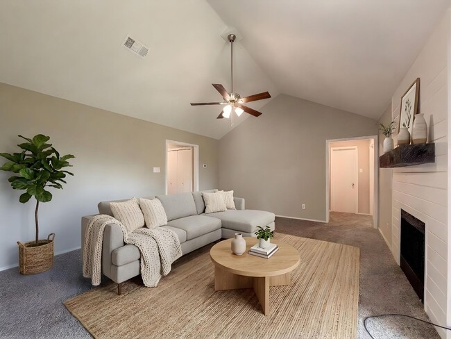 Building Photo - 700 Cedar Ln