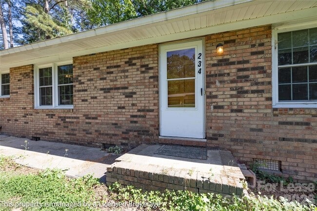 Building Photo - 234 Poplin St