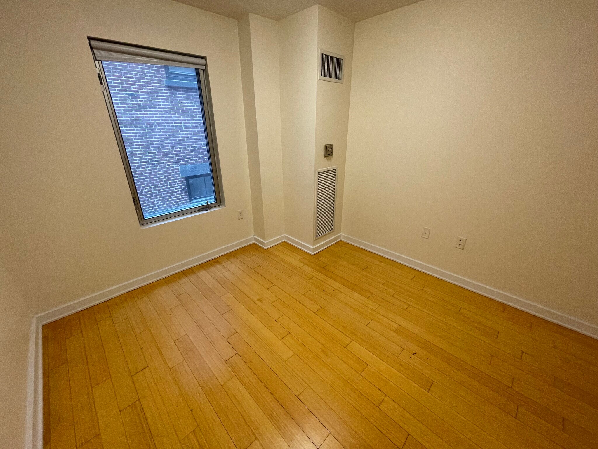 Building Photo - 32 Boylston St