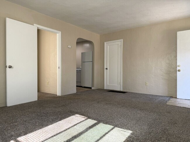 Building Photo - 818w.21s