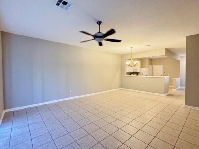 Building Photo - Gorgeous 3/2.5 Gated Townhouse with Water ...
