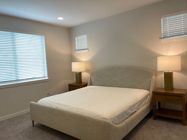 Building Photo - CLICK "REQUEST A TOUR" NOW!