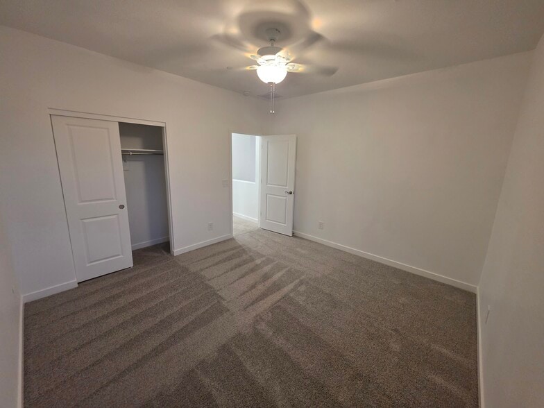Building Photo - 8232 E University Dr
