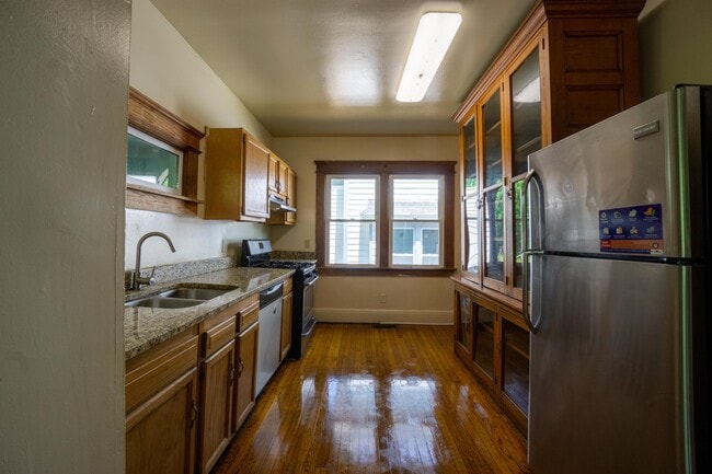 Building Photo - Single Family Home Available 6/1/26