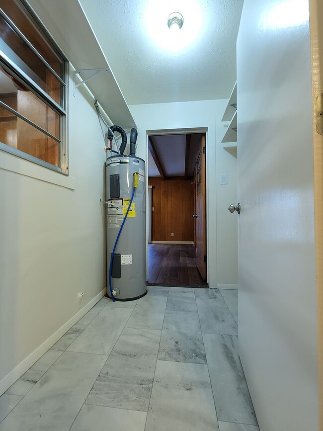 Building Photo - 1827 S Fredonia St