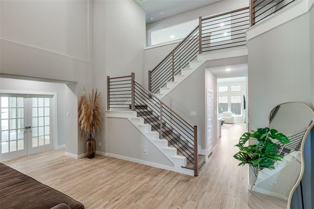 Building Photo - 352 Community Dr