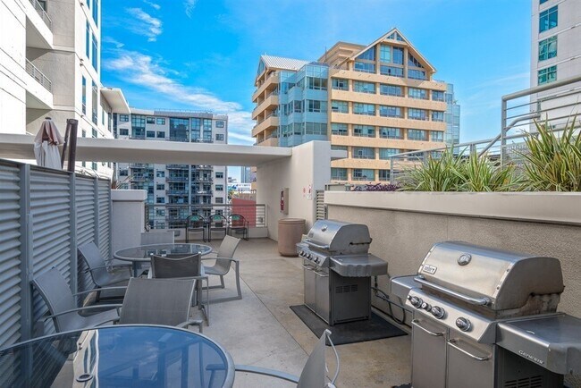 Building Photo - Renovated 2 Bedroom 2 Bathroom Condo in Li...
