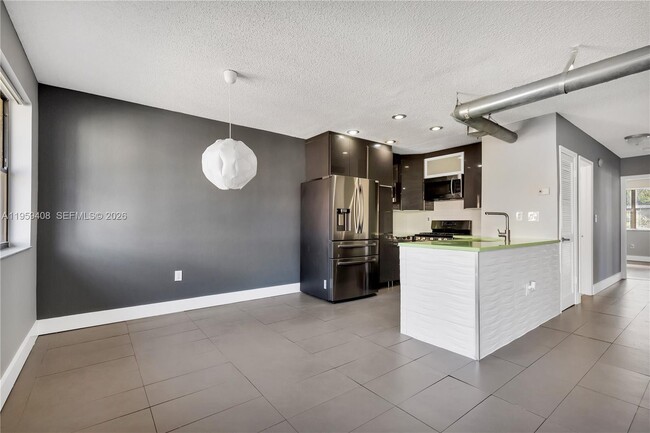 Building Photo - 10639 SW 113th Pl