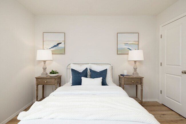 Building Photo - Newly built 3 bedroom duplex-Westbury Gardens!