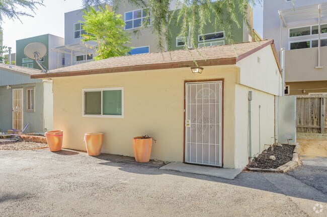 Building Photo - 104 4th St