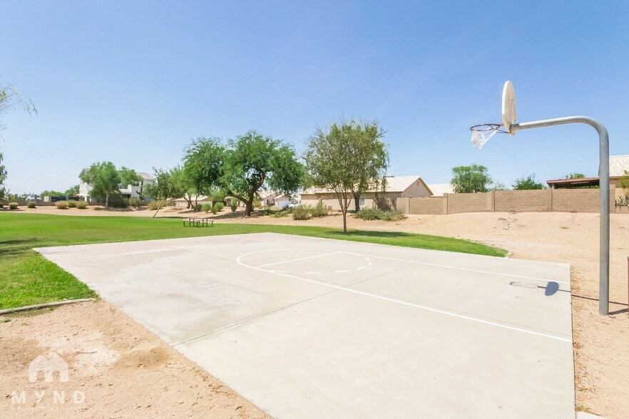 Building Photo - 2027 W 21st Ave