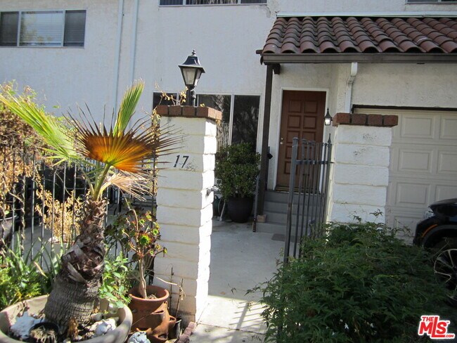 Building Photo - 5275 Colodny Dr