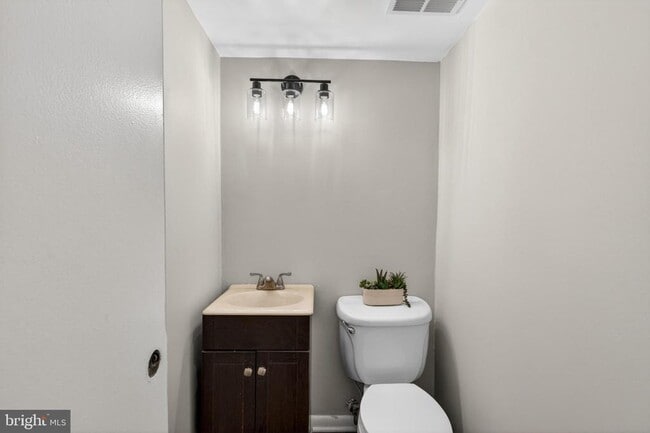Building Photo - 9333 Pan Ridge Rd