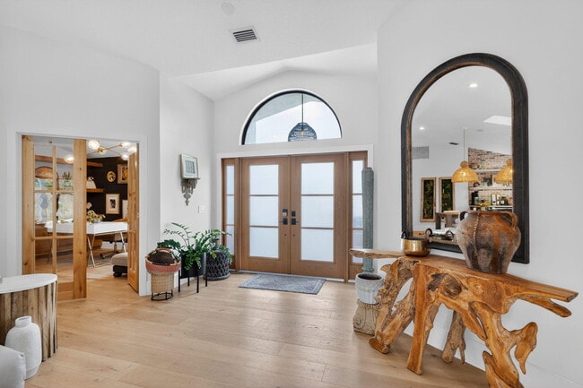 Building Photo - 12897 La Rochelle Cir
