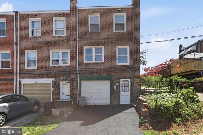 Building Photo - 271 W Wyncliffe Ave