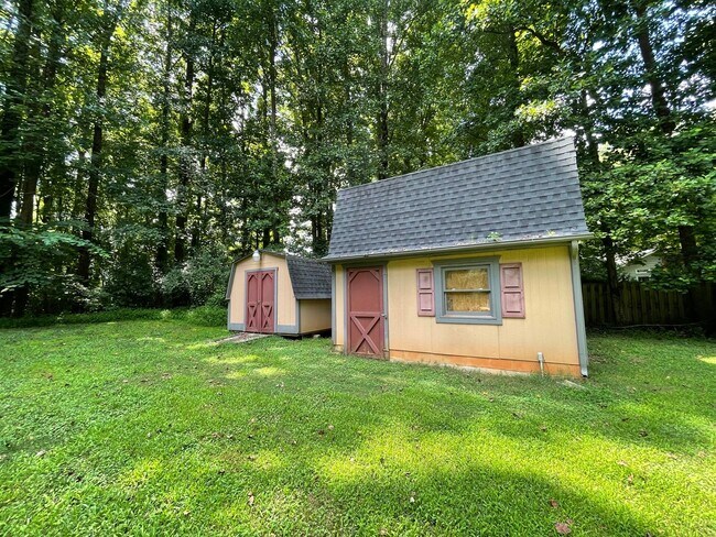 Building Photo - Wonderful ranch with inground pool!