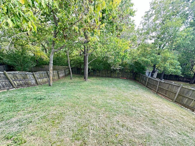 Building Photo - Beautiful 3 BR, 2.5 Bath House in Georgetown! Open Layout, Fenced Backyard, Attached Garage