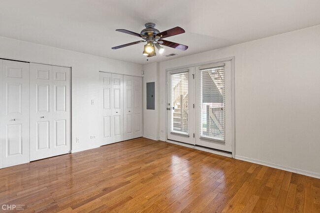 Building Photo - 645 W Elm St