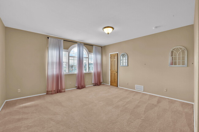Building Photo - 6674 Chantilly Pl