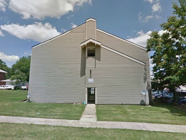 Primary Photo - 108 W Charles St