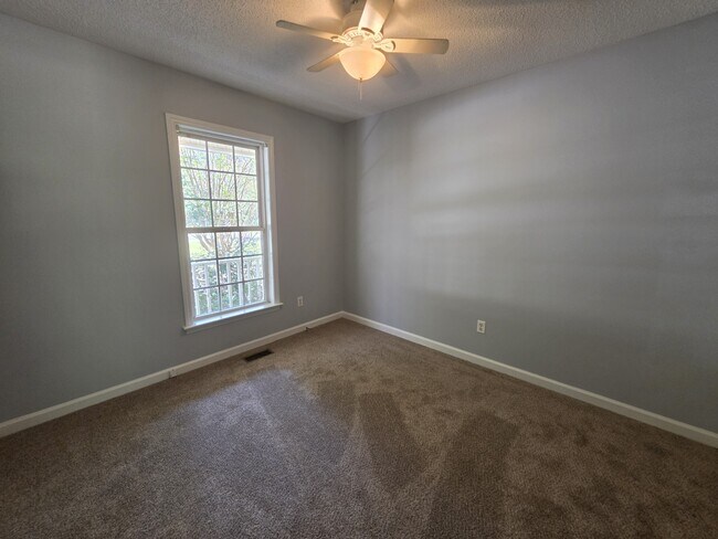 Building Photo - 105 Bloomingfield Pl