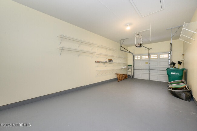 Building Photo - 131 Greenlawns Dr